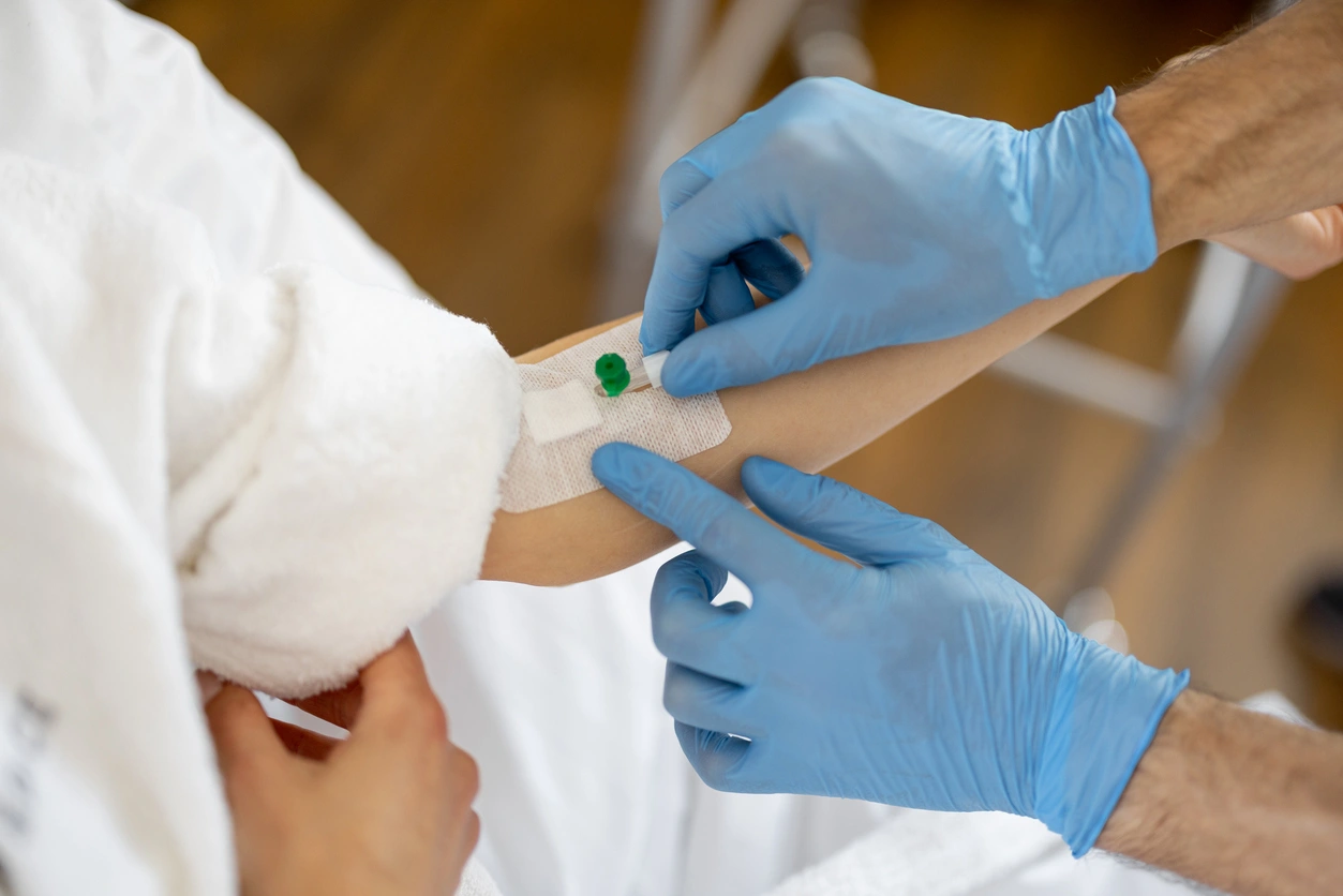 What Happens During IV Therapy for Artists
